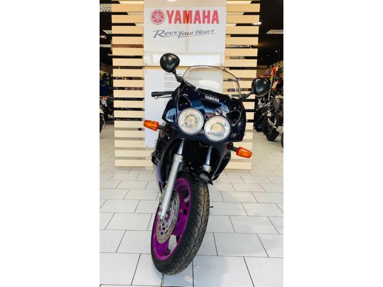  FZR 600 7000Km ETAT EXCEPTIONNEL !