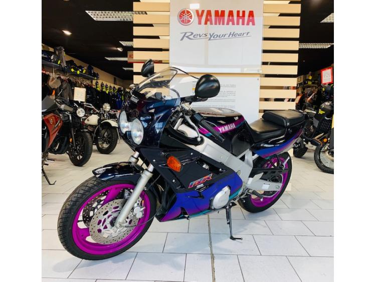  FZR 600 7000Km ETAT EXCEPTIONNEL !