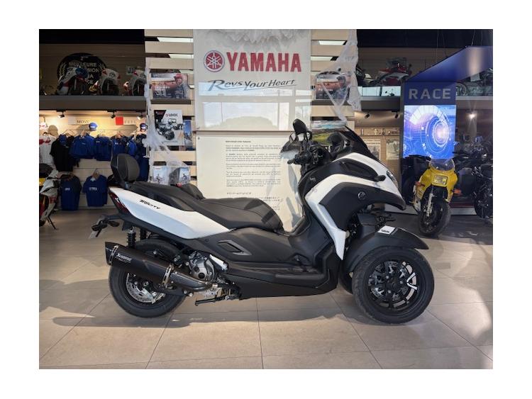 TRICITY 300 MILKY WHITE AKRAPOVIC DE DIRECTION  189€/MOIS* +DE 2499€ D'EQUIPEMENT GTIE CONSTRUCTEUR
