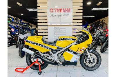 YAMAHA RD 500 LC KENNY ROBERTS REPLICA