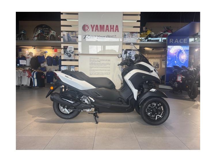 TRICITY 300 2025 MILKY WHITE 149€/MOIS GARANTIE 5 ANS 