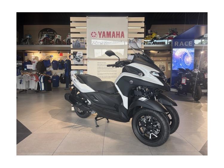 TRICITY 300 2025 MILKY WHITE 149€/MOIS GARANTIE 5 ANS 