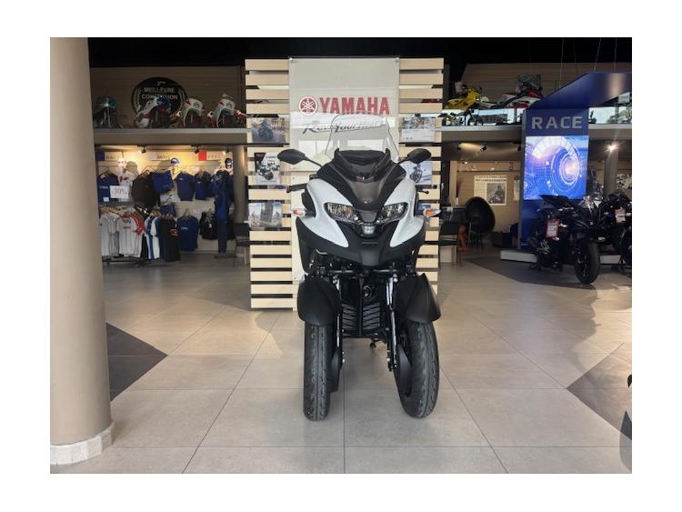 TRICITY 300 2025 MILKY WHITE 149€/MOIS GARANTIE 5 ANS 