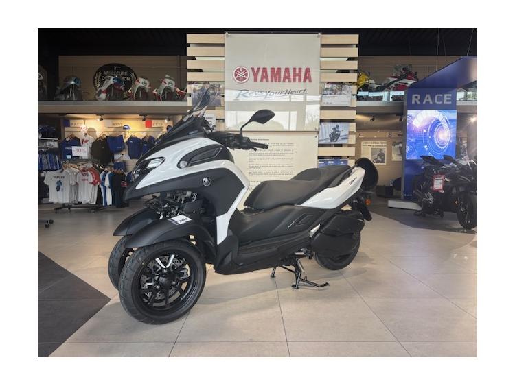 TRICITY 300 2025 MILKY WHITE 149€/MOIS GARANTIE 5 ANS 