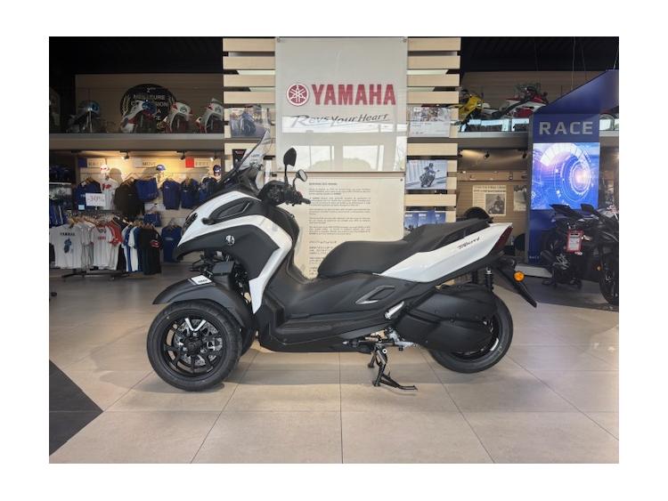 TRICITY 300 2025 MILKY WHITE 149€/MOIS GARANTIE 5 ANS 