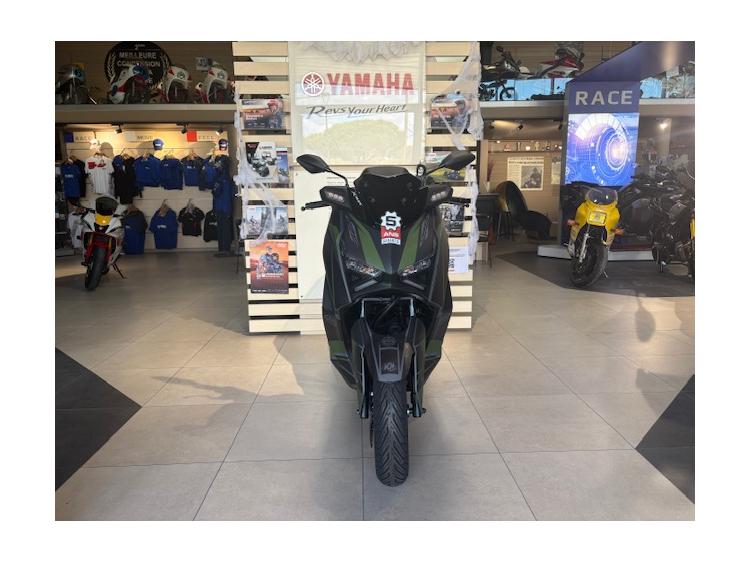 XMAX 125 TECH KAMO 2025 + KIT DECO DE DIRECTION GTIE 5 ANS 99€/MOIS* 