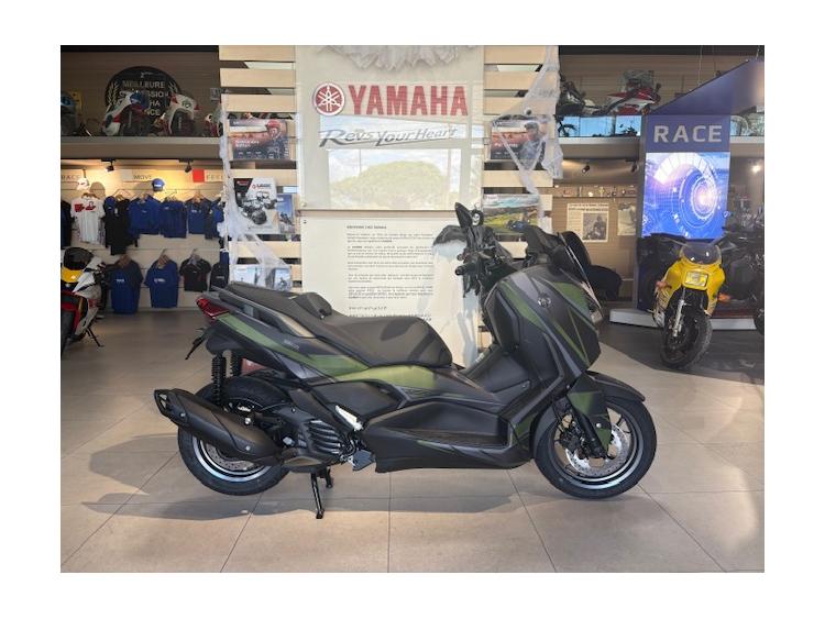 XMAX 125 TECH KAMO 2025 + KIT DECO DE DIRECTION GTIE 5 ANS 99€/MOIS* 