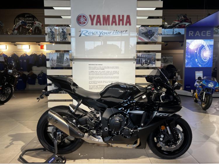 YAMAHA R1 2024